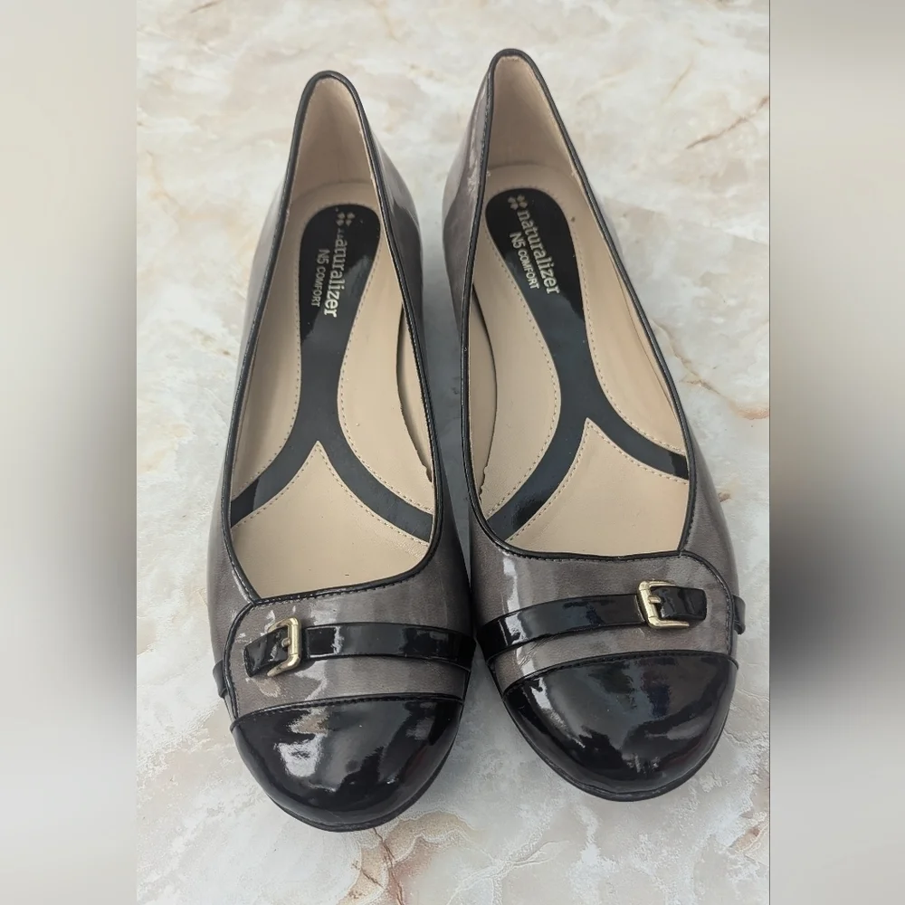 Naturalizer Woman's Patent Leather  Flats Buckle Detail‎ Size  7.5
